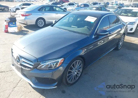 2015 Mercedes-Benz C 300 Sport z USA, uszkodzony, nr VIN 55SWF4JB6FU069381